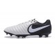 Nouvelle chaussure de foot Nike Tiempo Legend 7 FG Noir Blanc